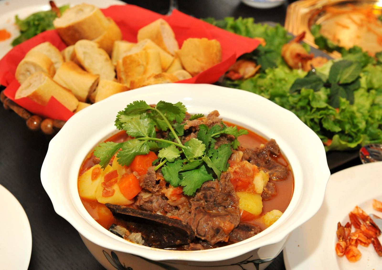 Học cách chế biến món bò sốt vang đãi cả nhà